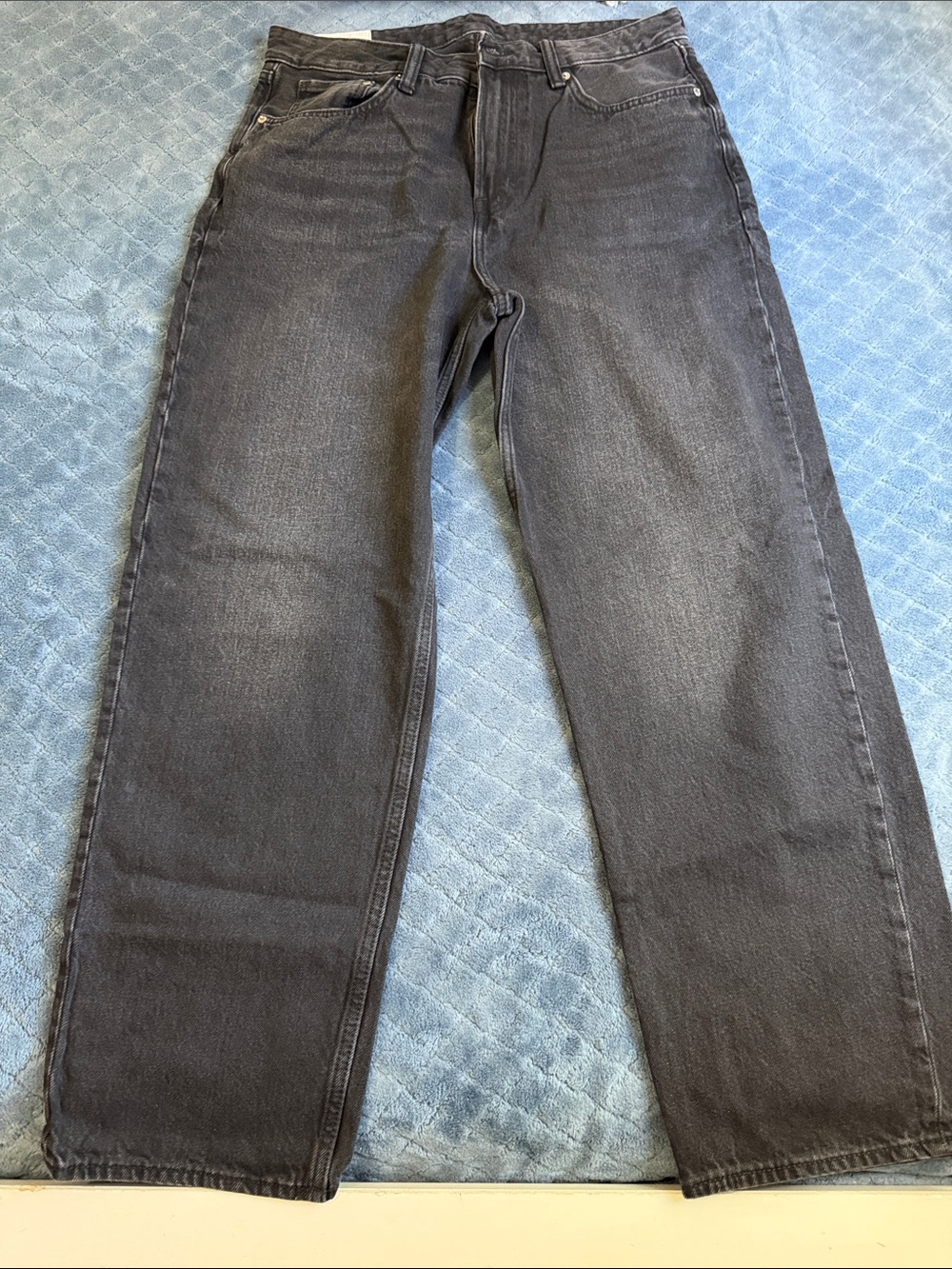 H&M Men's Straight-Leg Jeans in Washed Black